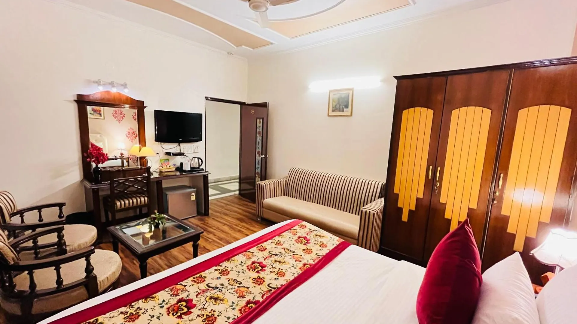 Hotel Paras - Karol Bagh Delhi