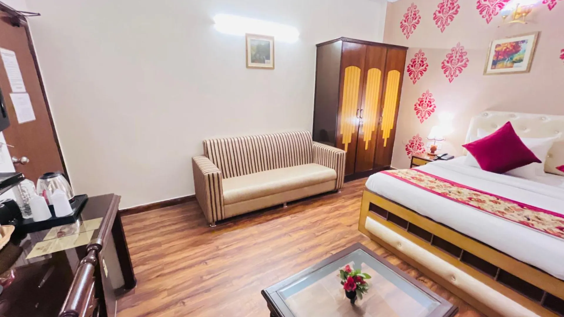 Hotel Paras - Karol Bagh Delhi 3*,