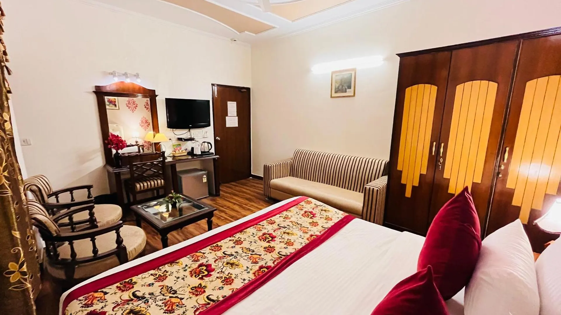 Hotel Paras - Karol Bagh Delhi