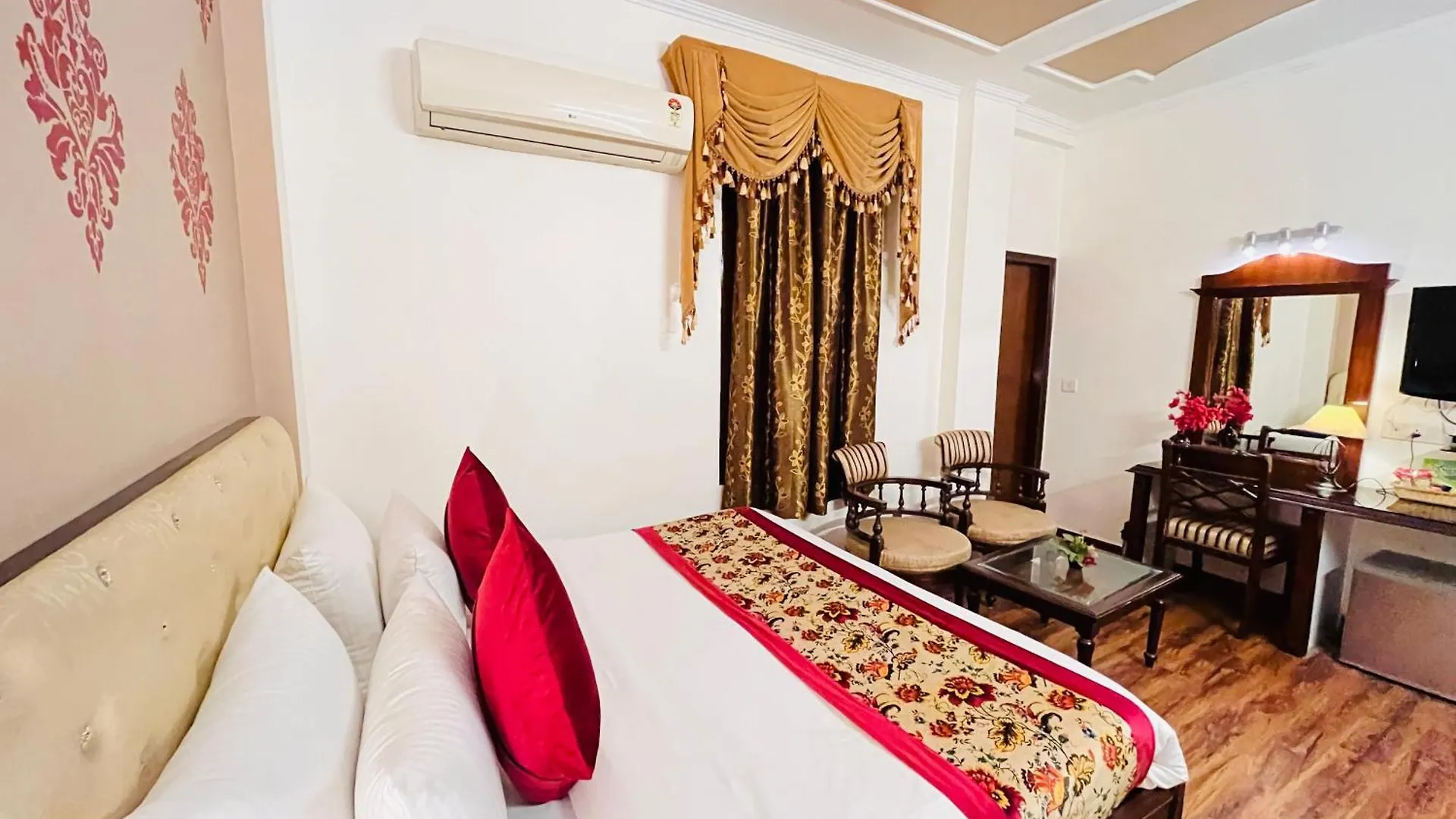 Hotel Paras - Karol Bagh Delhi