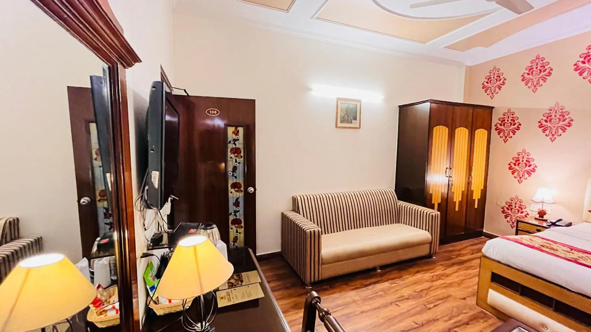 Hotel Paras - Karol Bagh Delhi