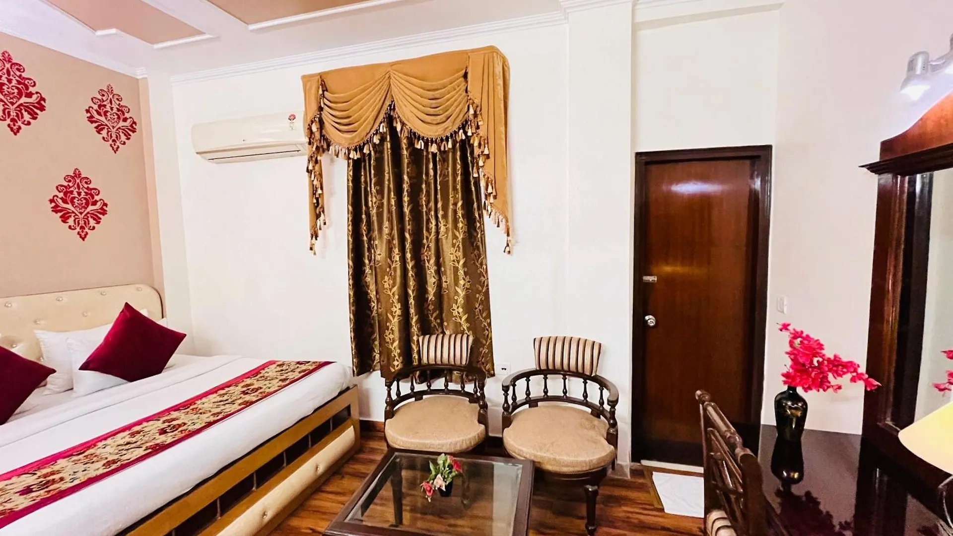 Hotel Paras - Karol Bagh Delhi