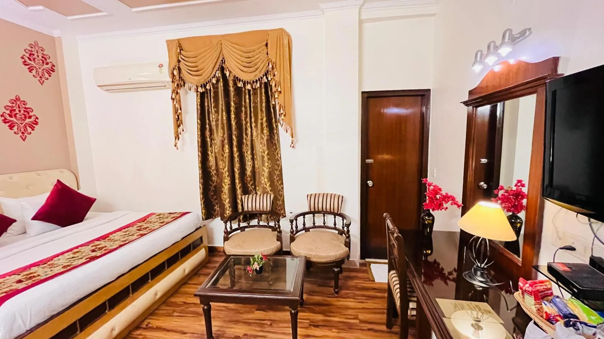 Hotel Paras - Karol Bagh Delhi 3*,