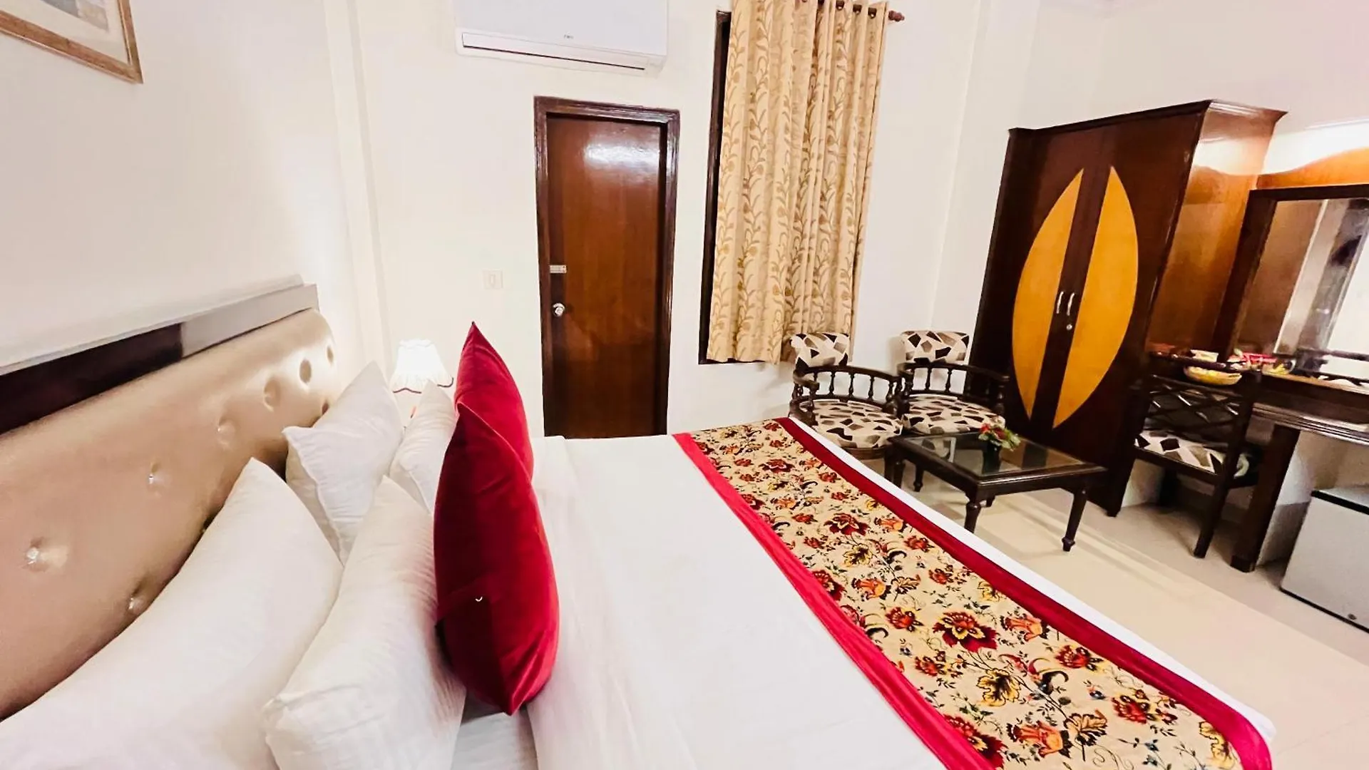 Hotel Paras - Karol Bagh Delhi