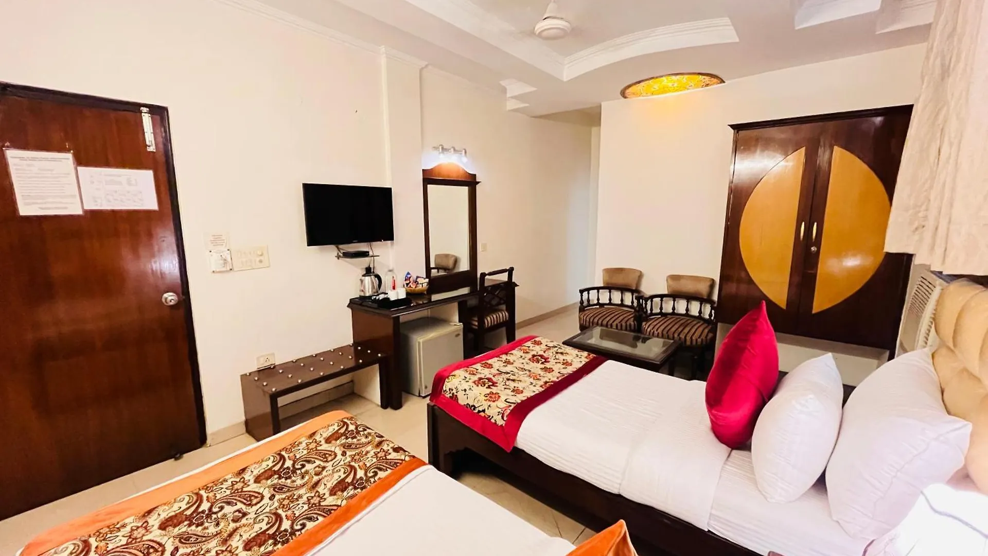 Hotel Paras - Karol Bagh Delhi 3*,
