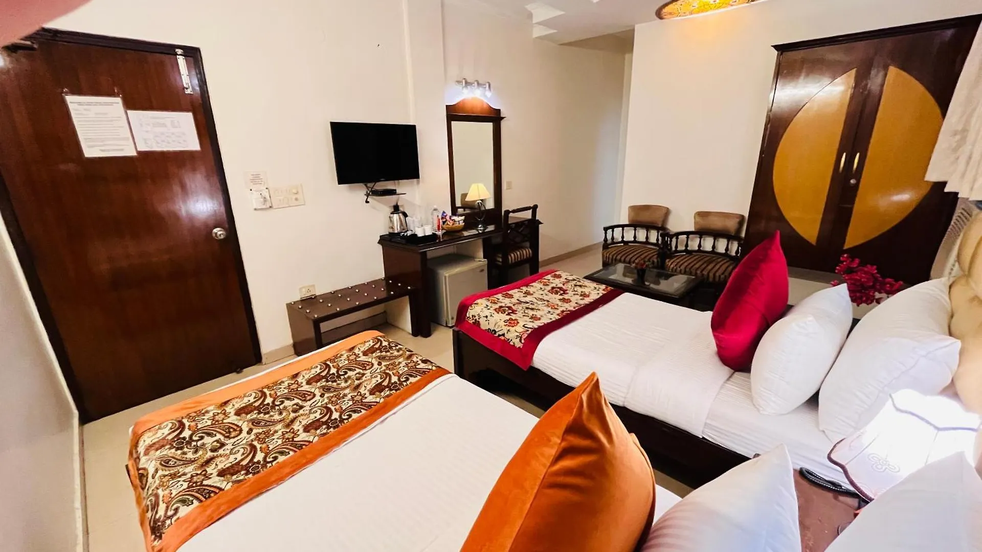Hotel Paras - Karol Bagh Delhi