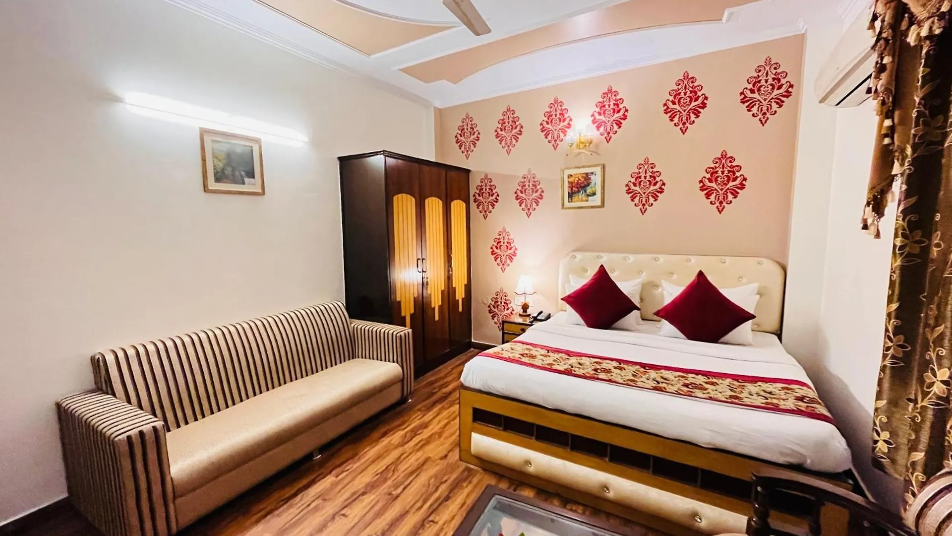 Hotel Paras - Karol Bagh Delhi India