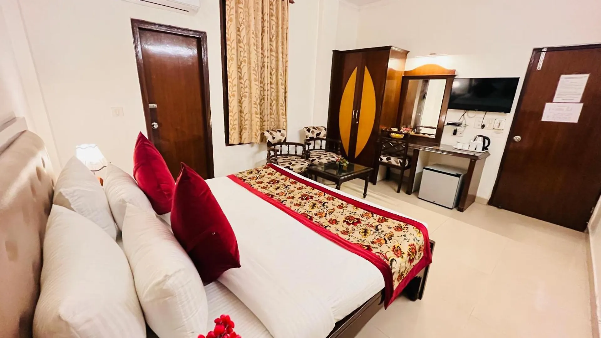 Hotel Paras - Karol Bagh Delhi
