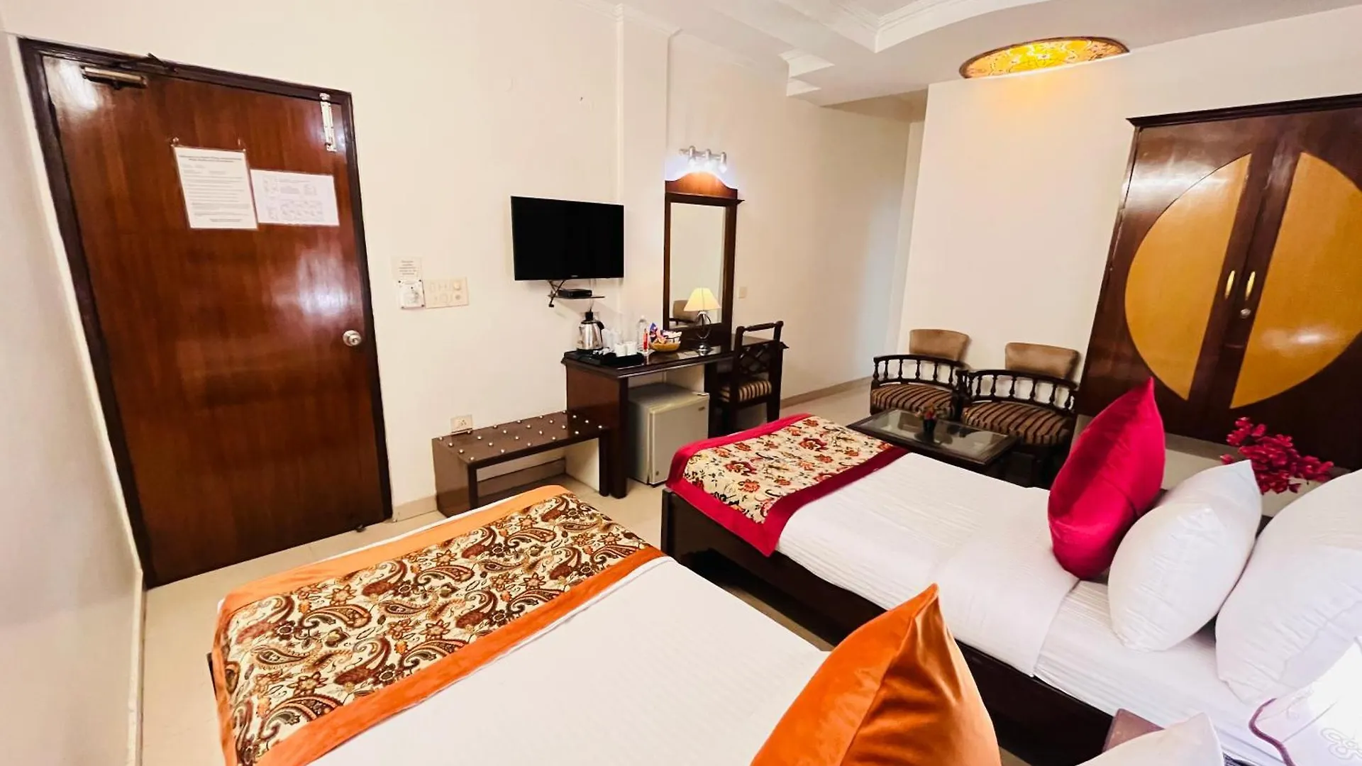 Hotel Paras - Karol Bagh Delhi