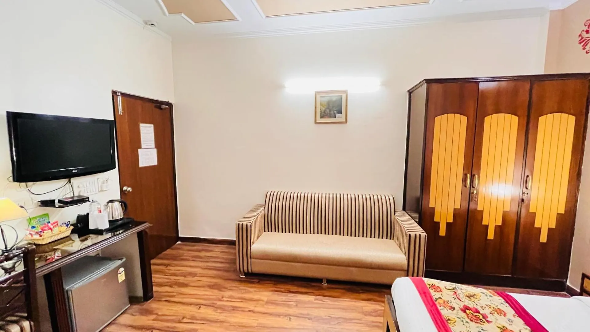 ***  Hotel Paras - Karol Bagh Delhi India