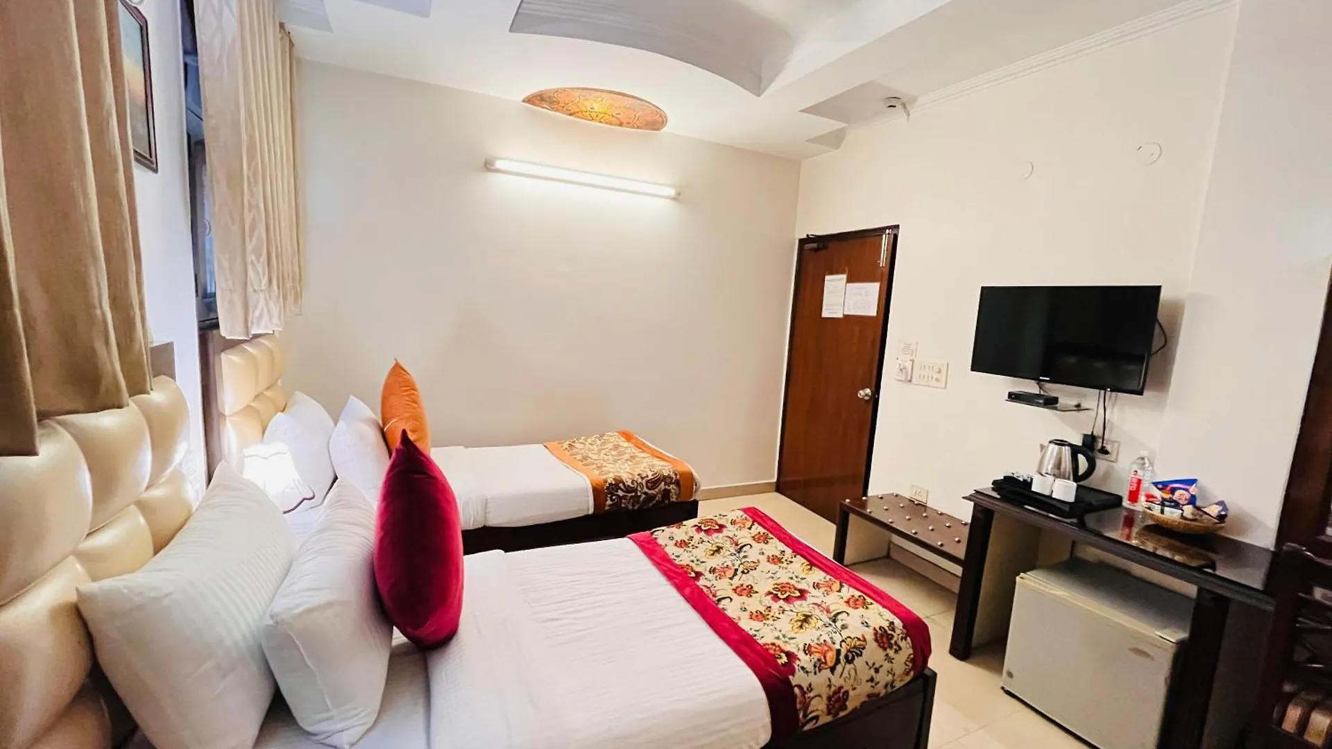 Hotel Paras - Karol Bagh Delhi