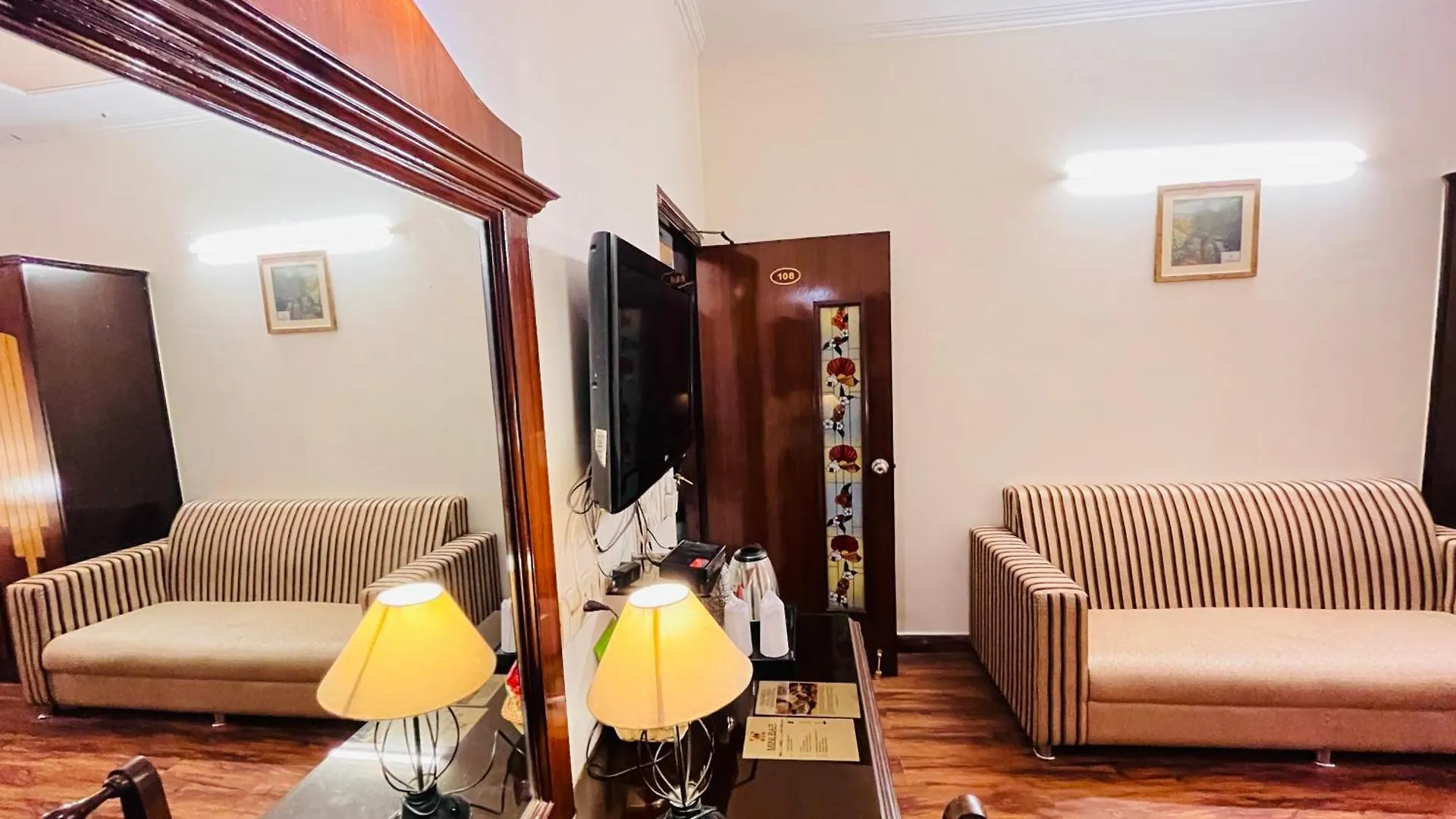 Hotel Paras - Karol Bagh Delhi